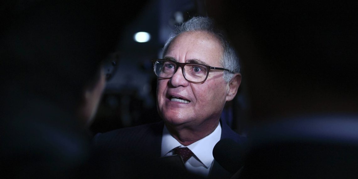 Renan diz que deputados vinculam IR a anistia, critica Lira e apresenta texto alternativo