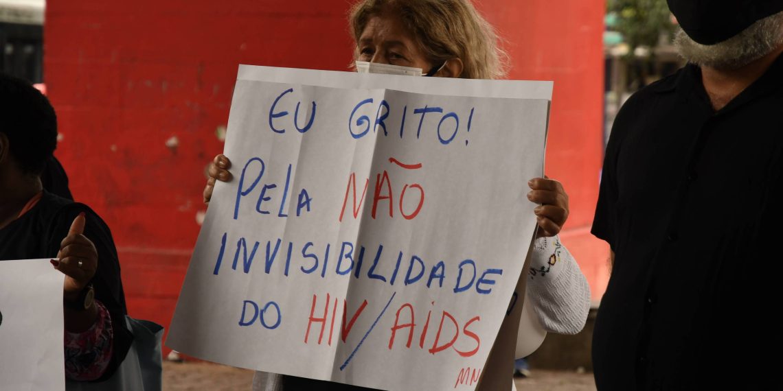 Bolsa Família reduz em até 55% mortes por Aids entre mulheres pobres
