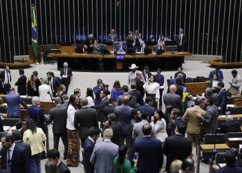 Centrão é derrotado e votação secreta para investigar parlamentares é derrubada de PEC da Blindagem