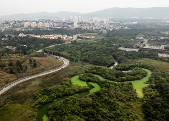 Mancha de poluição no rio Tietê reduz 16% em um ano, mas segue em patamar alto