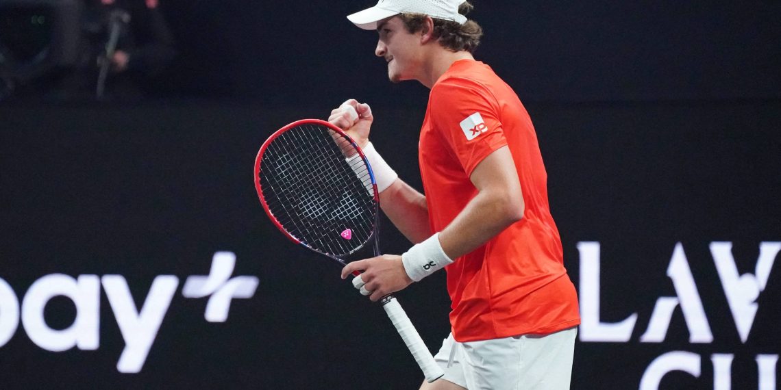 Sob comando e aplausos de Agassi, Fonseca vence italiano na Laver Cup