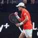 Sob comando e aplausos de Agassi, Fonseca vence italiano na Laver Cup