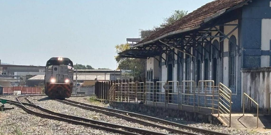 Invasões de veículos ameaçam segurança em ferrovias em Minas Gerais; veja