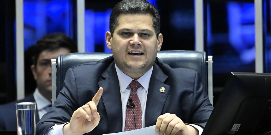 Alcolumbre manda arquivar PEC da Blindagem após rejeição da CCJ