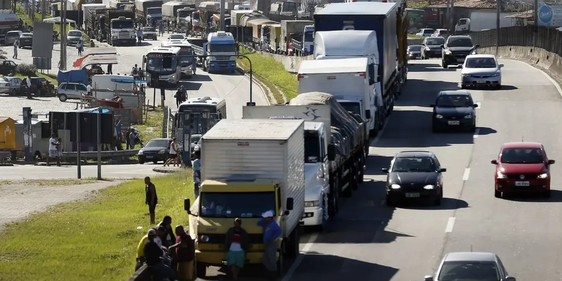 Dia do Caminhoneiro lembra importância de políticas para a categoria