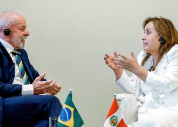 Em Nova York, Lula se reúne com Dina Boluarte, presidenta do Peru