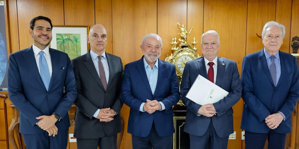 Fachin e Moraes convidam Lula para posse no STF