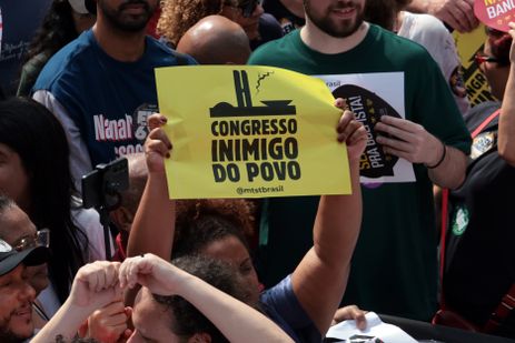 São Paulo tem 42 mil pessoas em ato contra PEC da Blindagem e anistia
