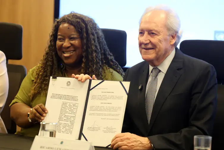 Governo anuncia classificação indicativa para apps e nova faixa etária