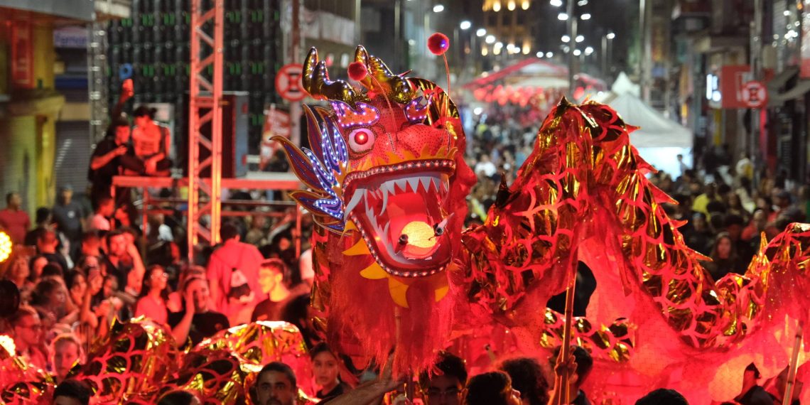 Festival da Lua tem comida chinesa e apresentação com dragão de 100 m em SP
