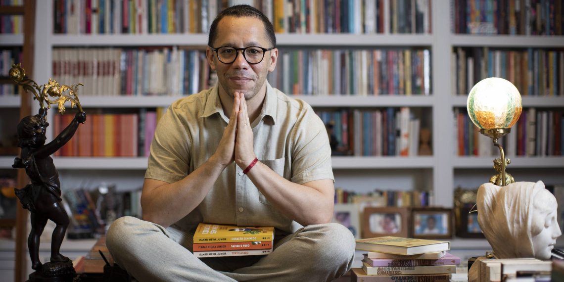 Querem nos deixar limitados ao identitarismo, diz Itamar Vieira Junior, com novo livro