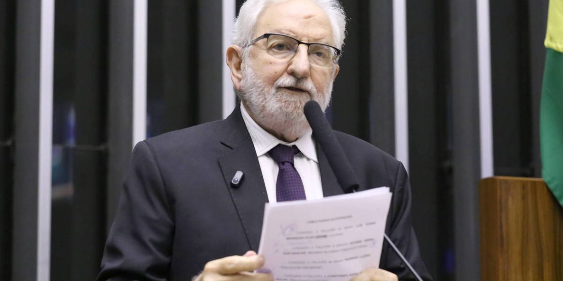 Ala da base governista busca expor centrão como inimigo do povo em votações na Câmara