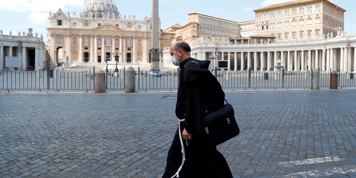 Igreja Católica é lenta para ajudar vítimas de abuso, diz comissão