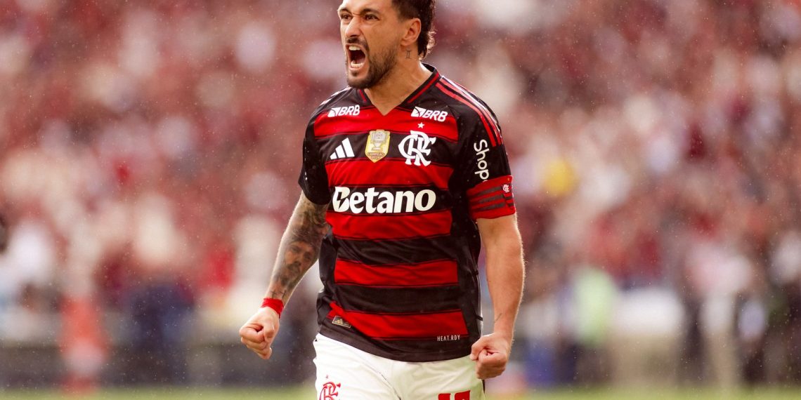 Flamengo vence no Maracanã e empata em número de pontos com Palmeiras