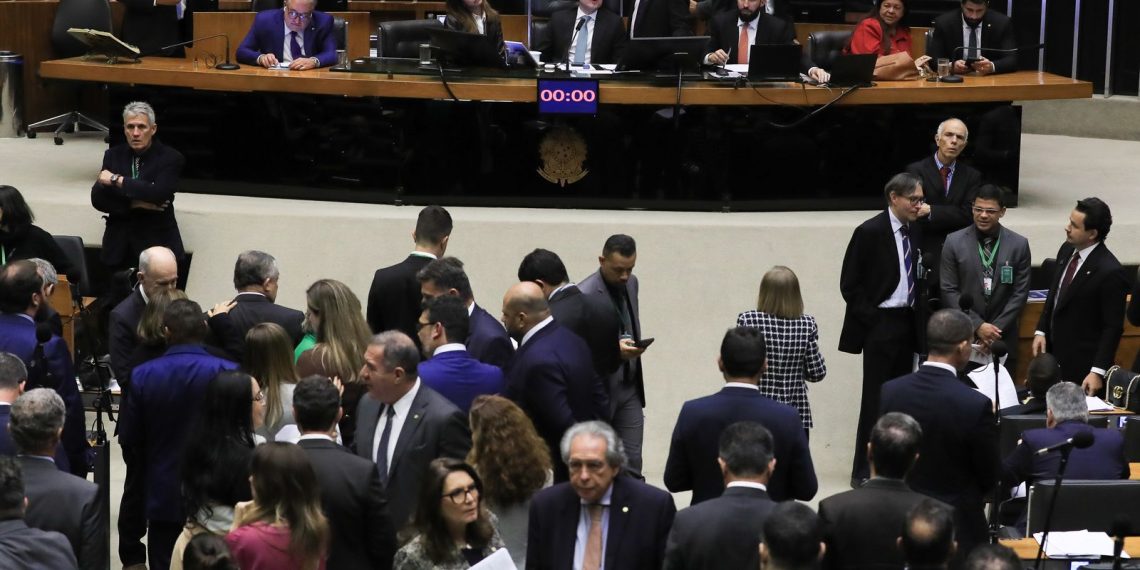 Câmara aprova projeto que tipifica o crime de domínio de cidades