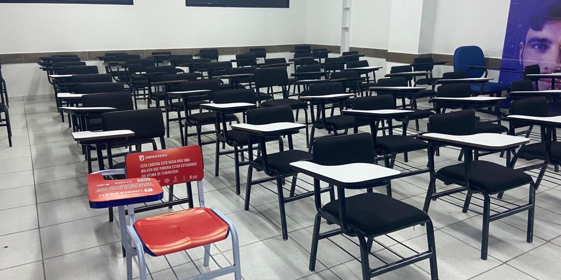 Jubs: com cadeiras vazias, campanha lembra vítimas de feminicídio