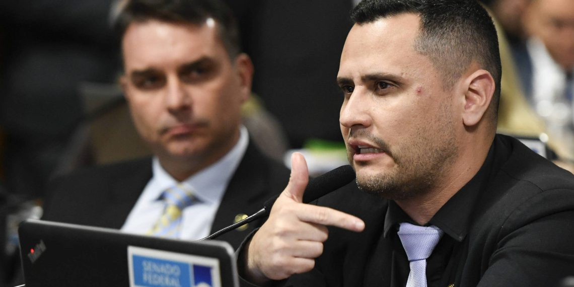 Minas Gerais se tornou campo minado para Flávio Bolsonaro, avaliam aliados do centrão