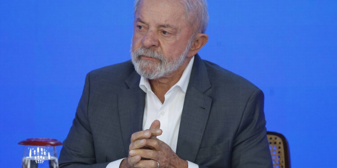 Lula diz a sindicatos para cobrarem Gilmar Mendes por fim da pejotização