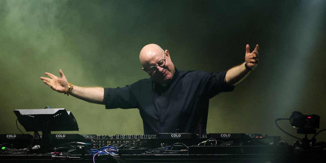 Padre DJ aviva até ateus em homenagem a papa Francisco em Buenos Aires