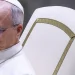 Papa Leão XIV critica mundo “devastado por tiranos”