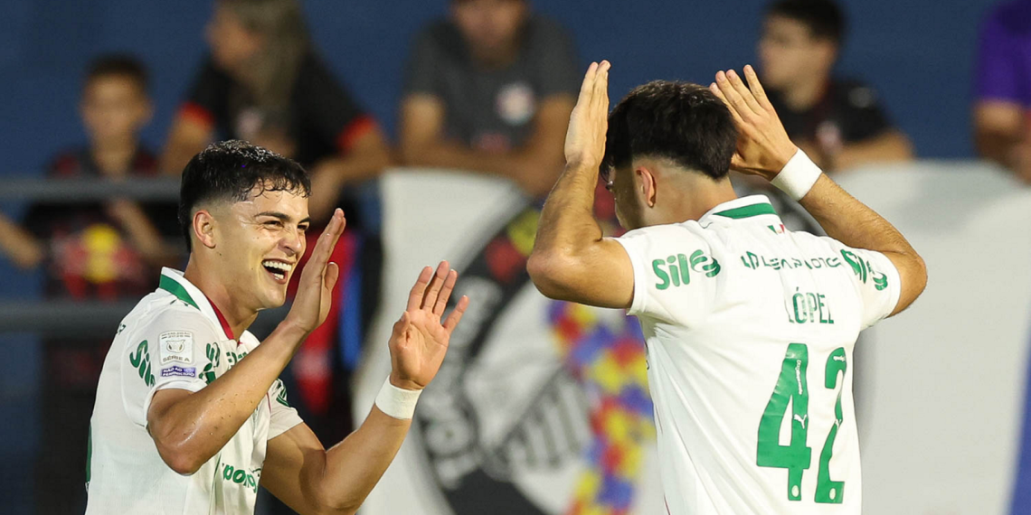 Palmeiras derrota Bragantino para manter liderança no Brasileiro