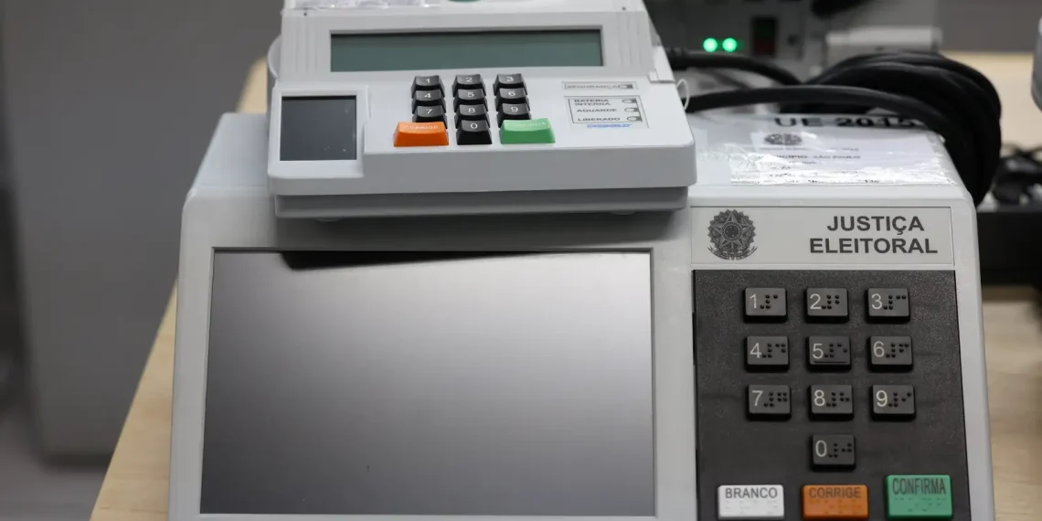 Pesquisa aponta que fake news sobre eleições miram urnas eletrônicas