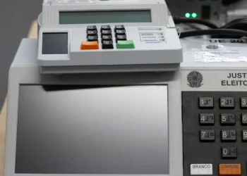 Pesquisa aponta que fake news sobre eleições miram urnas eletrônicas