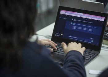 De literatura nas redes sociais a IAs no pátio da escola: os caminhos da educação midiática