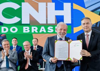 Comissão aprova volta de exame médico para renovar CNH, em derrota do governo Lula