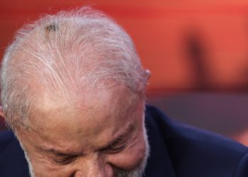 Lula passa por consulta em hospital após remover lesão de câncer de pele na cabeça