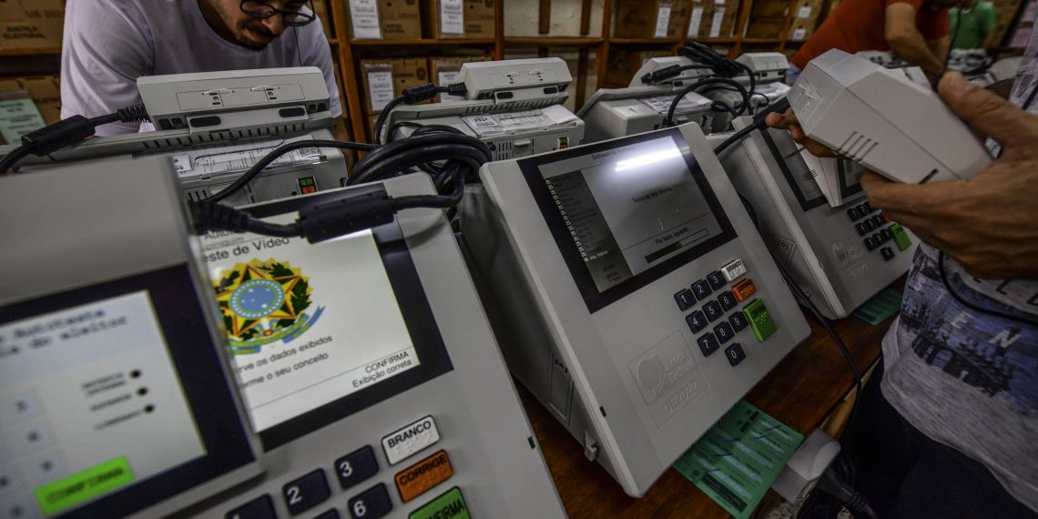 Pesquisas indicam incertezas para PT e PL e vantagem de aliados de Flávio em maiores palanques