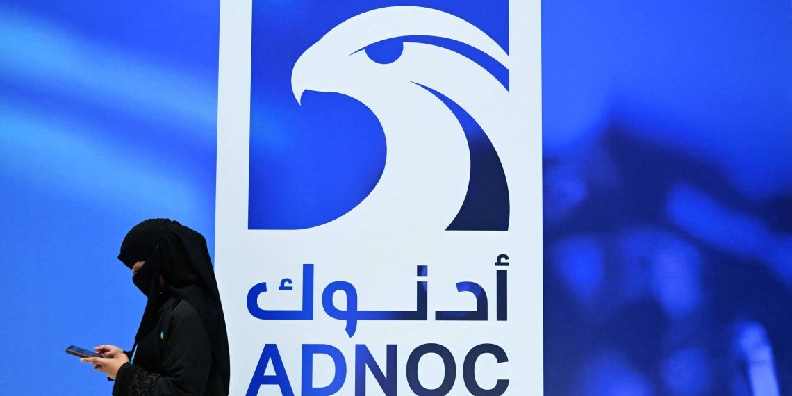 Adnoc deve destinar US$ 55 bi para projetos até 2028