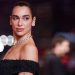 Dua Lipa processa Samsung por uso indevido de imagem em caixas de televisão