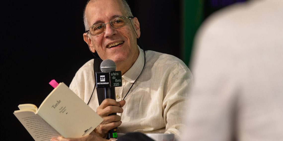 Poetas pensam o mundo pelo olhar da arte no Festival Poesia no Centro