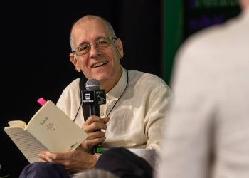 Poetas pensam o mundo pelo olhar da arte no Festival Poesia no Centro