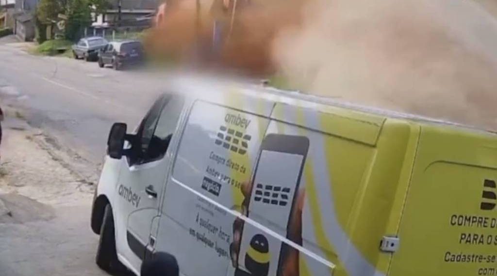 Caminhão desgovernado mata três pessoas em Nova Friburgo (RJ)