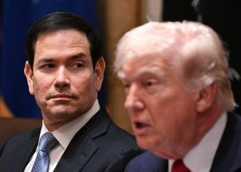 Em vídeo em espanhol, secretário de Trump oferece US$ 100 milhões a cubanos