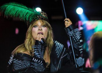Luísa Sonza enfrenta chuva, falhas técnicas e desmaios em show da Virada Cultural
