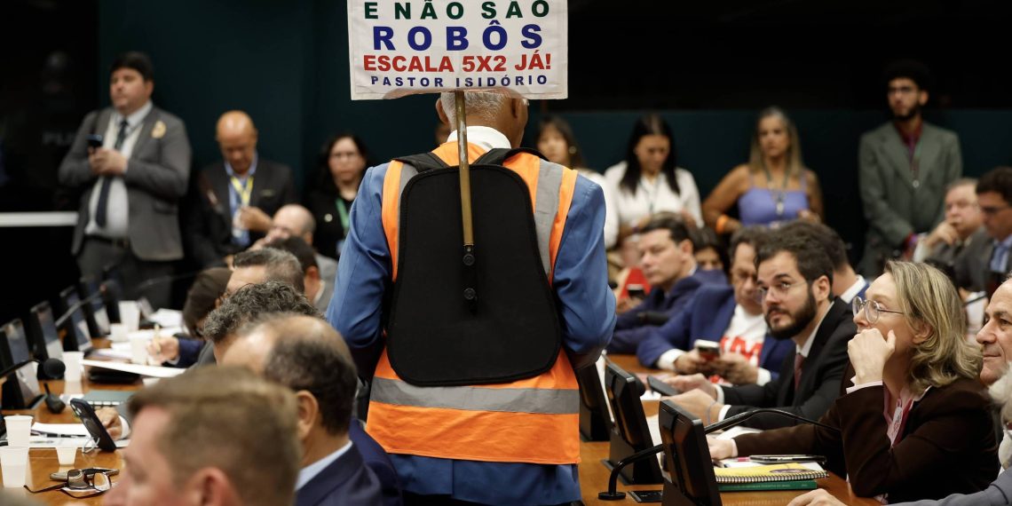 ‘Trabalhadores necessitam ter descanso de dois dias, mas proposta foi eleitoreira’, diz leitora sobre fim da escala 6×1