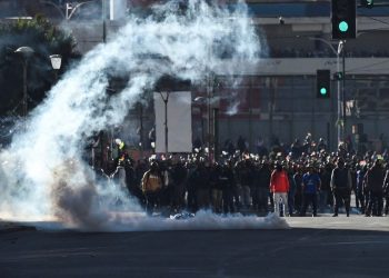 Em meio a protestos, Bolívia revoga lei que limitava estado de exceção