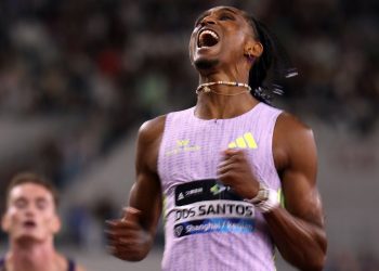 Alison dos Santos abre Diamond League vencendo recordista mundial