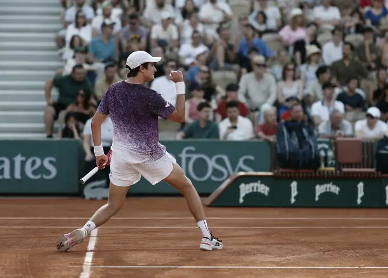 Roland Garros: Bia Haddad e Demoliner vencem estreias nas duplas
