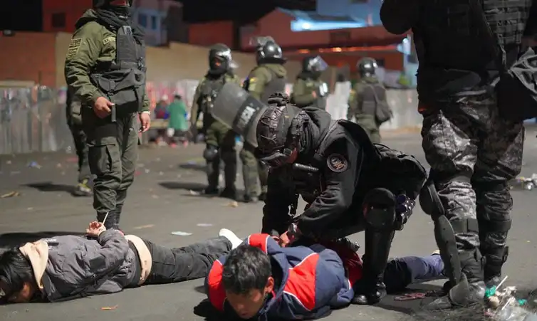 Bolívia registra 23 bloqueios e marchas antigoverno chegam a La Paz