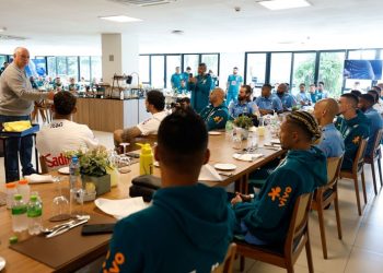 Pentacampeão com a seleção, Felipão é homenageado na Granja Comary