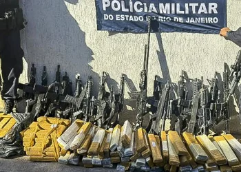 PM apreende 16 fuzis e uma metralhadora em operação no Rio 