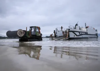 Marinhas brasileira e francesa fazem exercício na costa do Rio