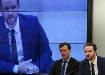 Ministro rebate oposição: trabalhador paga hoje menos impostos no país