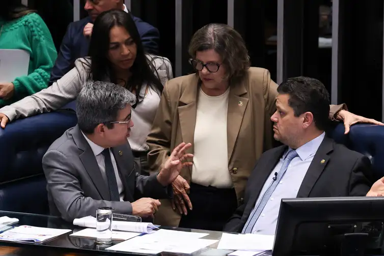 Senado deve votar PEC da aposentadoria de agentes até 15 de julho