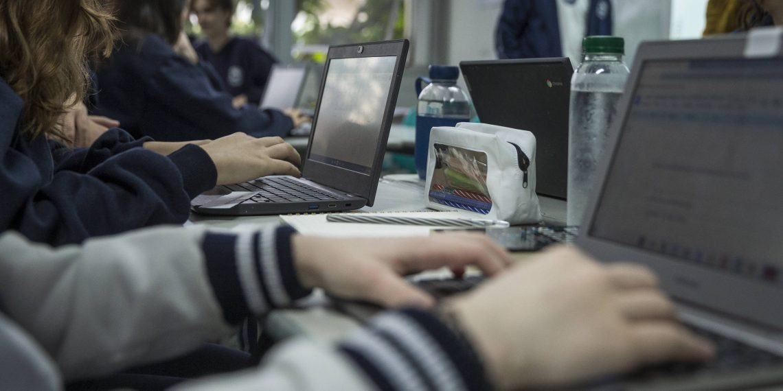Educação midiática deve abordar manipulação emocional nas redes