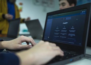 Pisa amplia avaliação e passa a medir capacidade crítica de estudantes com IA